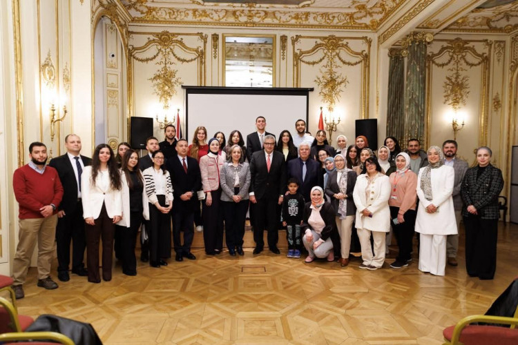 وزير التعليم العالي يشارك في مؤتمر "Going Global" بلندن ويجتمع بالدارسين بالمملكة المتحدة ومسؤولي شركة "Pearson"