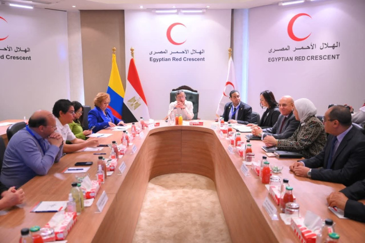 رئيس جمهورية كولومبيا يزور الهلال الأحمر المصري