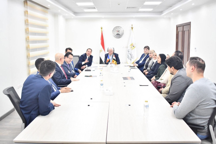 وزير التعليم العالي يلتقي الدفعة الأولى من طلاب منح الدكتوراه المشتركة مع فرنسا