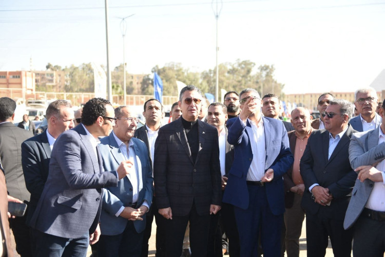 وزير التموين ومحافظ الجيزة يفتتحان سوق اليوم الواحد بمنطقة حدائق الأهرام