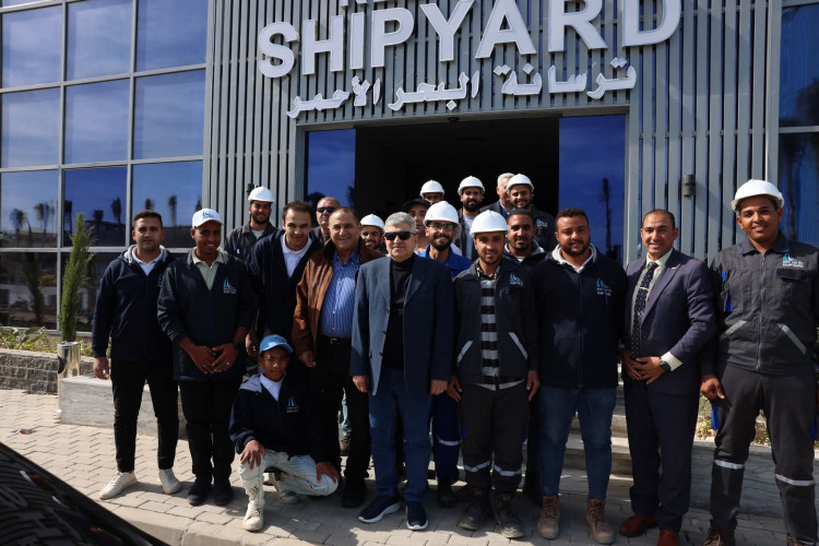 الفريق أسامة ربيع : "الفترة المُقبلة ستشهد زيادة الطاقة الإنتاجية من صناعة الوحدات البحرية والتوسع لتلبية احتياجات السوق المحلي والخارجي