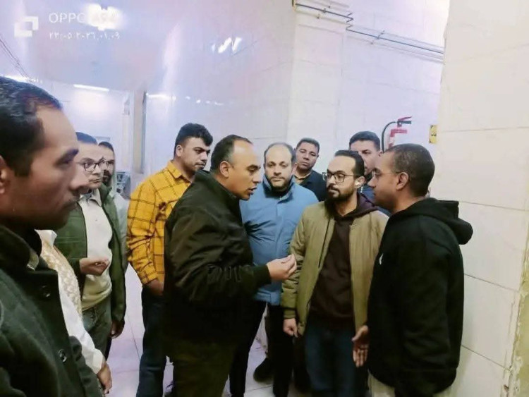 نائب المحافظ ينتقل إلى موقع حادث تصادم بالطريق الصحراوي الشرقي القديم