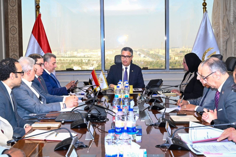 وزير التموين يعقد اجتماعًا مع مجلس إدارة شركة السكر والصناعات التكاملية لمتابعة استعدادات موسم إنتاج السكر