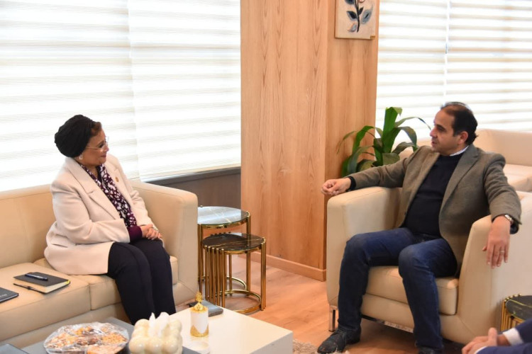 رئيس الجامعة يستقبل نائب وزير الصحة لبحث تفعيل التعاون المشترك ومؤكدا الجامعة شريك فاعل في خطة السكان والتنمية