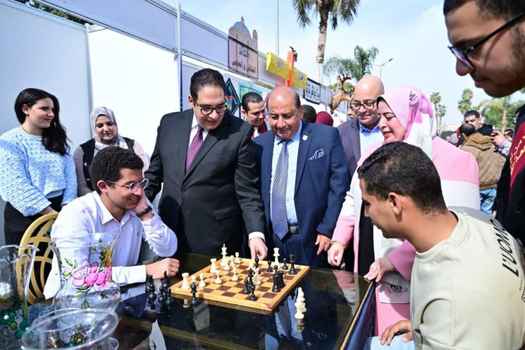 جامعة القاهرة تحتفي باستقبال طلابها مع بدء الفصل الدراسي الثاني