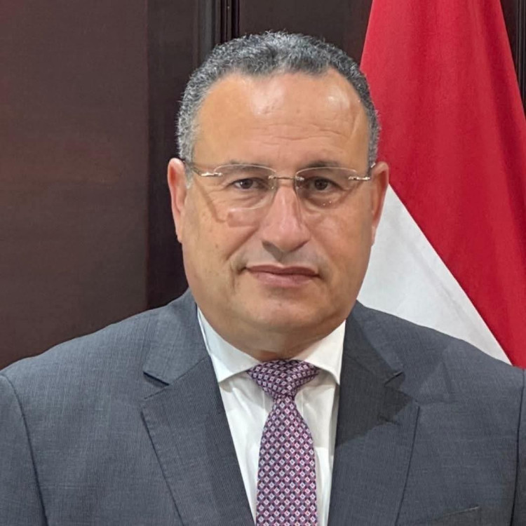 وزير التعليم العالي يهنئ أعضاء هيئة التدريس بالجامعات المصرية الذين صدرت لهم قرارات بتعينهم محافظين ونواب