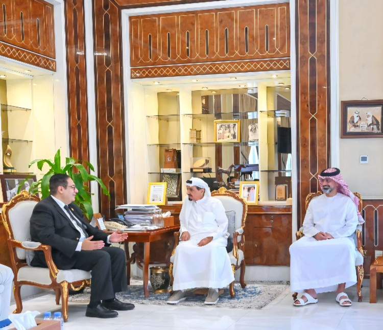 حاكم عجمان يستقبل رئيس جامعة القاهرة لبحث تعزيز التعاون العلمي والأكاديمي