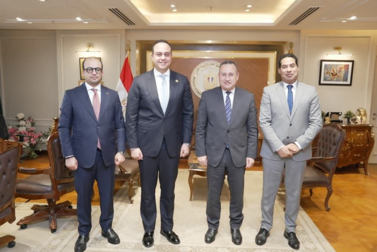 وزير التعليم العالي يستقبل رئيس هيئة الرعاية الصحية لبحث تعزيز التكامل بين الجامعات المصرية ومنظومة التأمين الصحي الشامل
