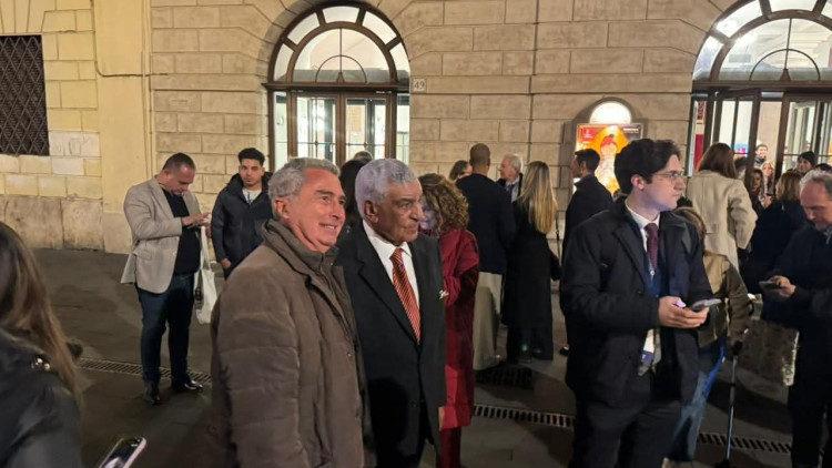 زاهي حواس يستعرض أسرار الفراعنة في قلب روما ويدعو الشعب الإيطالي لزيارة مصر الآمنة