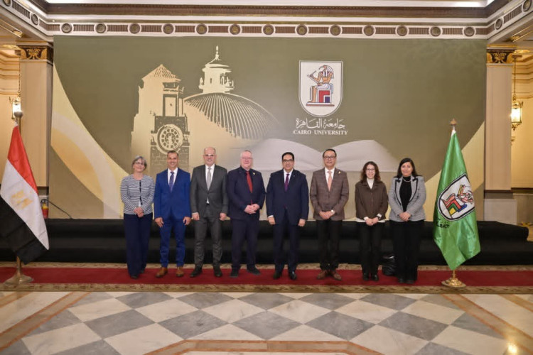 رئيس جامعة القاهرة يستقبل نظيره بجامعة بون الألمانية لبحث تعزيز التعاون الأكاديمي وتبادل الخبرات العلمية