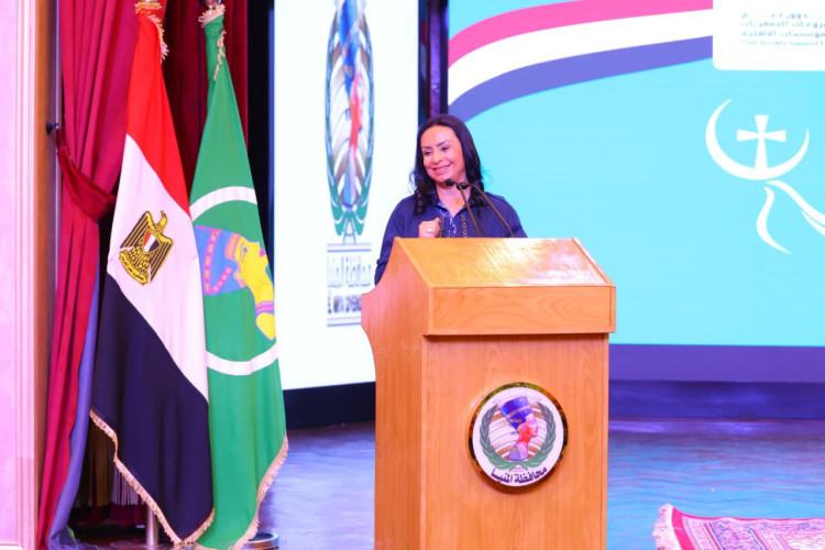 وزيرة التضامن الاجتماعي تشهد استعراض إنجازات مشروع تعزيز قيم وممارسات المواطنة بديوان عام محافظة المنيا