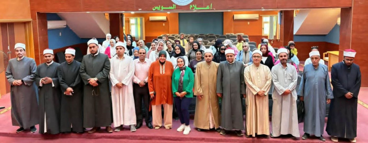 حلقة نقاشية " تعزيز قيم المسؤولية الأسرية والتخطيط للمستقبل" بمجمع إعلام السويس