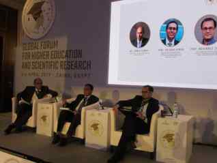 جلسة نقاشية حول تطوير التعليم واكتساب المهارات الجديدة لتقليل الفجوة مع سوق العمل