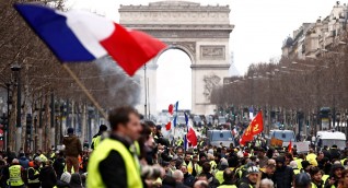 وسط تراجع عدد المتظاهرين... اشتباكات محدودة في احتجاجات السترات الصفراء بفرنسا