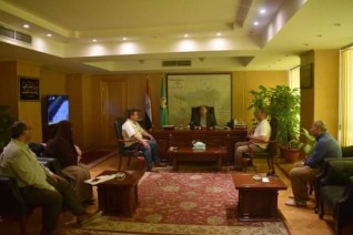 محافظ الفيوم يشدد علي الإلتزام بالشروط الهندسية والفنية في أعمال الرصف