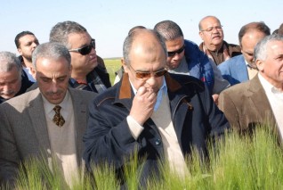 وزير الزراعة يتلقى تقريراً حول تجربة ترشيد استخدام المياه بمشروع غرب المنيا
