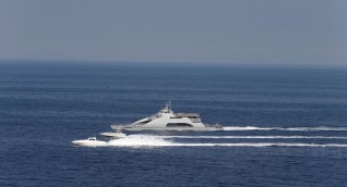 بريطانيا تقول إن قوارب إيرانية حاولت احتجاز ناقلة نفط تابعة لها