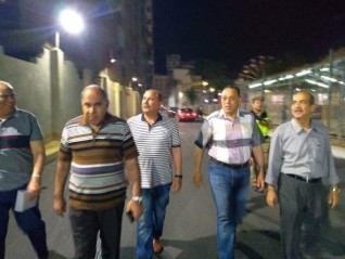محافظ الشرقية يتفقد شوارع مدينة الزقازيق ليلاً لمتابعة أعمال النظافة والتجميل