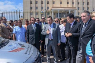 محافظ الإسكندرية ورئيس جهاز حماية المستهلك يتفقدان سيارات الضبطية القضائية للجهاز