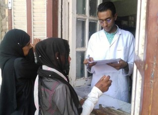 إجراء الكشف الطبى على 1339 مواطن ومواطنة بقرية الزنيقة بإدفو