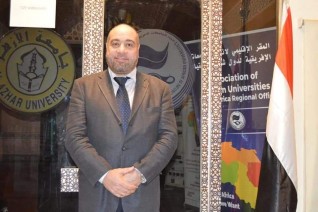 مؤتمر علمائنا ثروتنا يكرم الدكتور أسامة القباني لابحاثه المتميزة في الثقافة والعلم