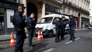 هجوم من شرطي فرنسي بسكين على مركز الشرطة فى باريس