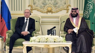 ولي العهد السعودي يلتقى بوتين.. و20 اتفاقية بين موسكو والرياض منها "رحلات فضائية"