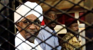 السودان... النائب العام يبحث تسليم البشير للجنائية الدولية