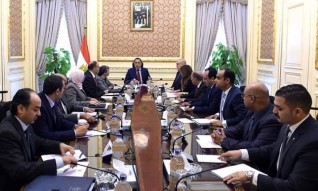 رئيس الوزراء يعقد اجتماعاً لمتابعة إجراءات تيسير الإفراج الجمركي عن البضائع