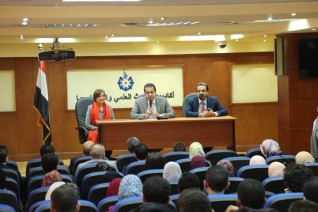 وزير التعليم العالى يلتقي طلاب كليات الطب المتفوقين قبل سفرهم للخارج للتدريب باليابان