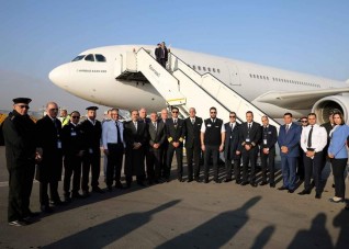 رئيس الوزراء يتابع مع وزيرة الصحة خطوات عودة المصريين الراغبين من مدينة "ووهان" الصينية