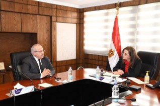 وزيرة التخطيط تبحث مع رئيس جامعة القاهرة تمويل مشروع الفرع الدولي