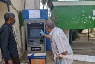 شركة كيما تتخذ الاجراءات الاحترازية بتعقيم و تطهير  ماكينات الصراف الالي