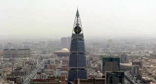 تلفزيون: اعتراض صاروخين في سماء الرياض