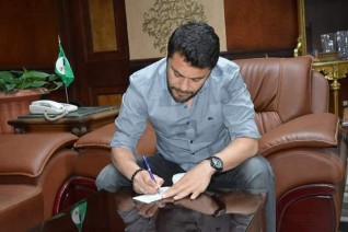 اللاعب أحمد حسن يتبرع لحساب مواجهة كورونا في المنيا