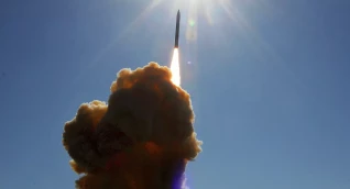 البنتاغون يؤكد اختبارات صاروخ ترامب "الخارق جدا"