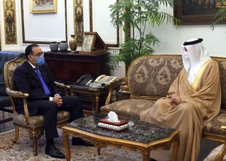 رئيس الوزراء يلتقي سفير مملكة البحرين لدى مصر