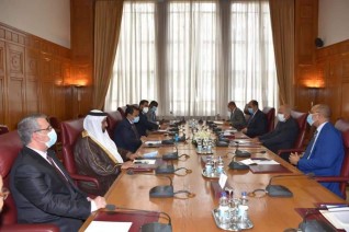 الأمين العام لجامعة الدول العربية يعقد اجتماعاً تشاورياً مع رئيس البرلمان العربي