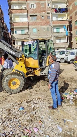 رفع مايزيد عن 100 طن قمامة من علي مصرف كليةالزراعةبشرق الاسكندرية