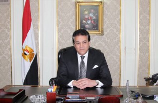 وزير التعليم العالي والبحث العلمي يتلقى تقريرا حول أنشطة معهد البترول المصري
