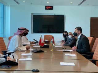 رئيس الهيئة العامة للاستثمار والمناطق الحرة يصل العاصمة البحرينية المنامة