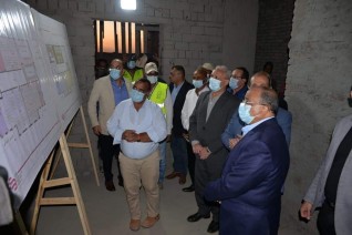 وزير التنمية المحلية يختتم زيارته للأقصر بتفقد مشروعات تطوير الريف المصري بقرية " الدير " بإسنا