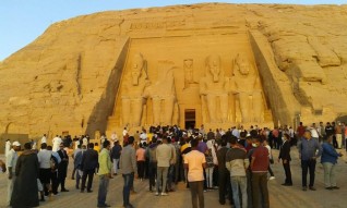 أسرة طلاب من أجل مصر بجامعة أسوان تشارك في تعامد الشمس بابوسمبل