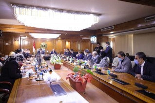 وزير التعليم العالي يشهد تسليم أول 3 أقمار صناعية تعليمية للجامعات من إنتاج وكالة الفضاء المصرية