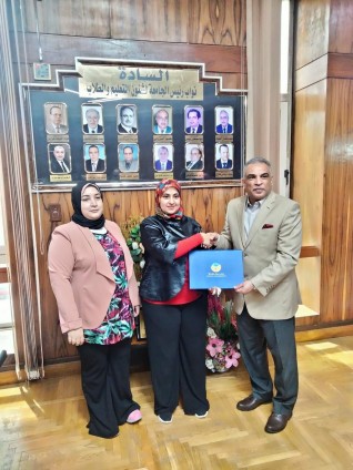 جامعة طنطا تكرم فريق مقيمى جائزة مصر للتميز الحكومى الداخلى