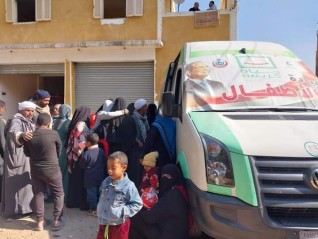 ضمن حياة كريمة .. الكشف الطبي  علي ١١٩٥ مواطن في قافلة طبية مجانية بنجع حمادي