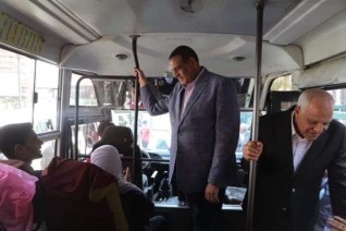وزير التنمية المحلية ومحافظ الجيزة يتفقدان مواقف سيارات السرفيس بميدان الجيزة .