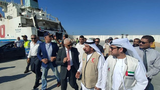 محافظ شمال سيناء يستقبل سفينة المساعدات الإماراتية في العريش