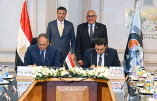 رئيس الهيئة العربية للتصنيع ووزير الزراعة واستصلاح الأراضي يشهدان توقيع عقد اتفاق في مجال مشروعات  التصنيع الزراعي وحماية البيئة