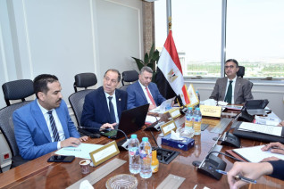 وزير التموين يعقد اجتماعًا مع رئيس مجلس إدارة شركة السكر والصناعات التكاملية لبحث خطط التطوير وتعزيز الإنتاج المحلي